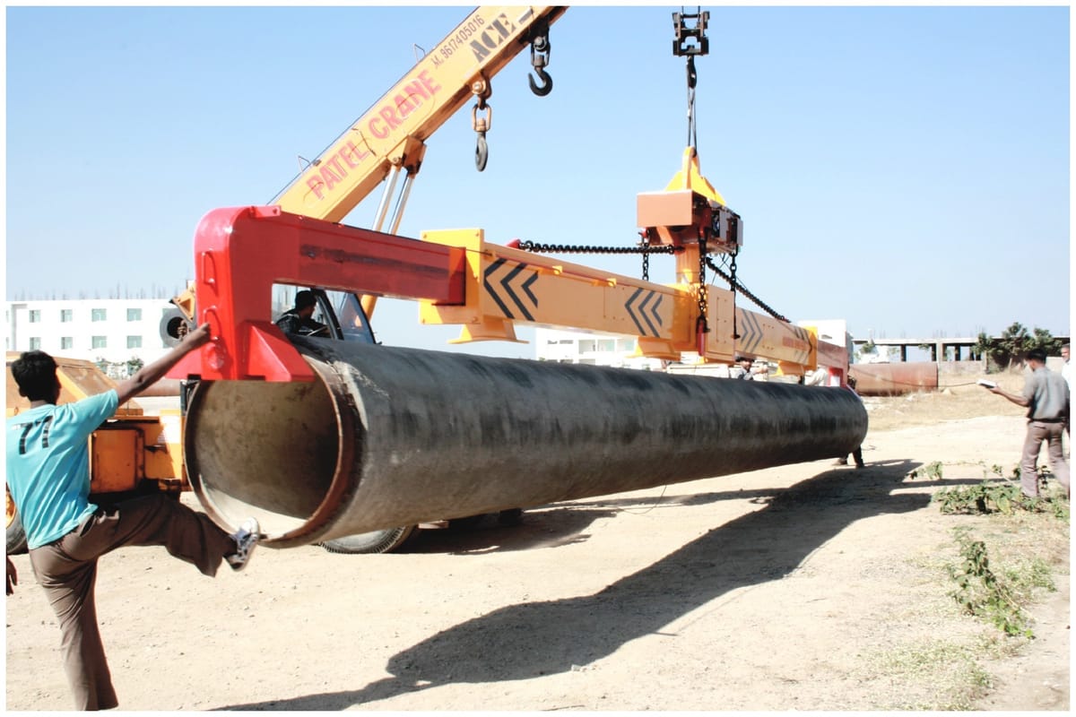 Pipe lifting tackle showing the sling configuration and pipe support structure