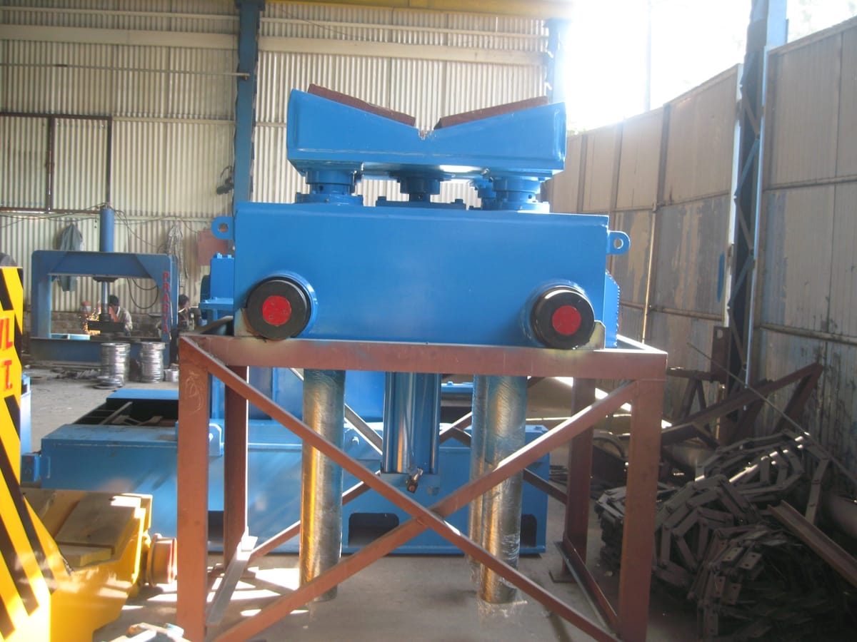 Pillar type coil car