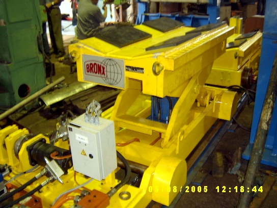 Scissor-type trolley with hydraulic scissor lift mechanism — Pragya Precision Equipment